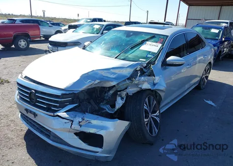 2021 Volkswagen Passat 2.0T Se z USA, uszkodzony, nr VIN 1VWSA7A36MC011948